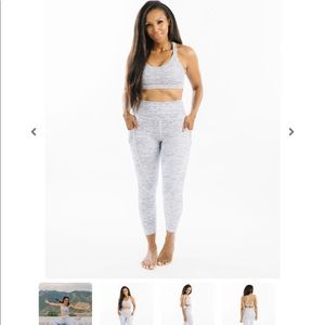 Gently Used ZYIA “Grey Level 2 in 1” LNT Capri Leggings Sz 8-10